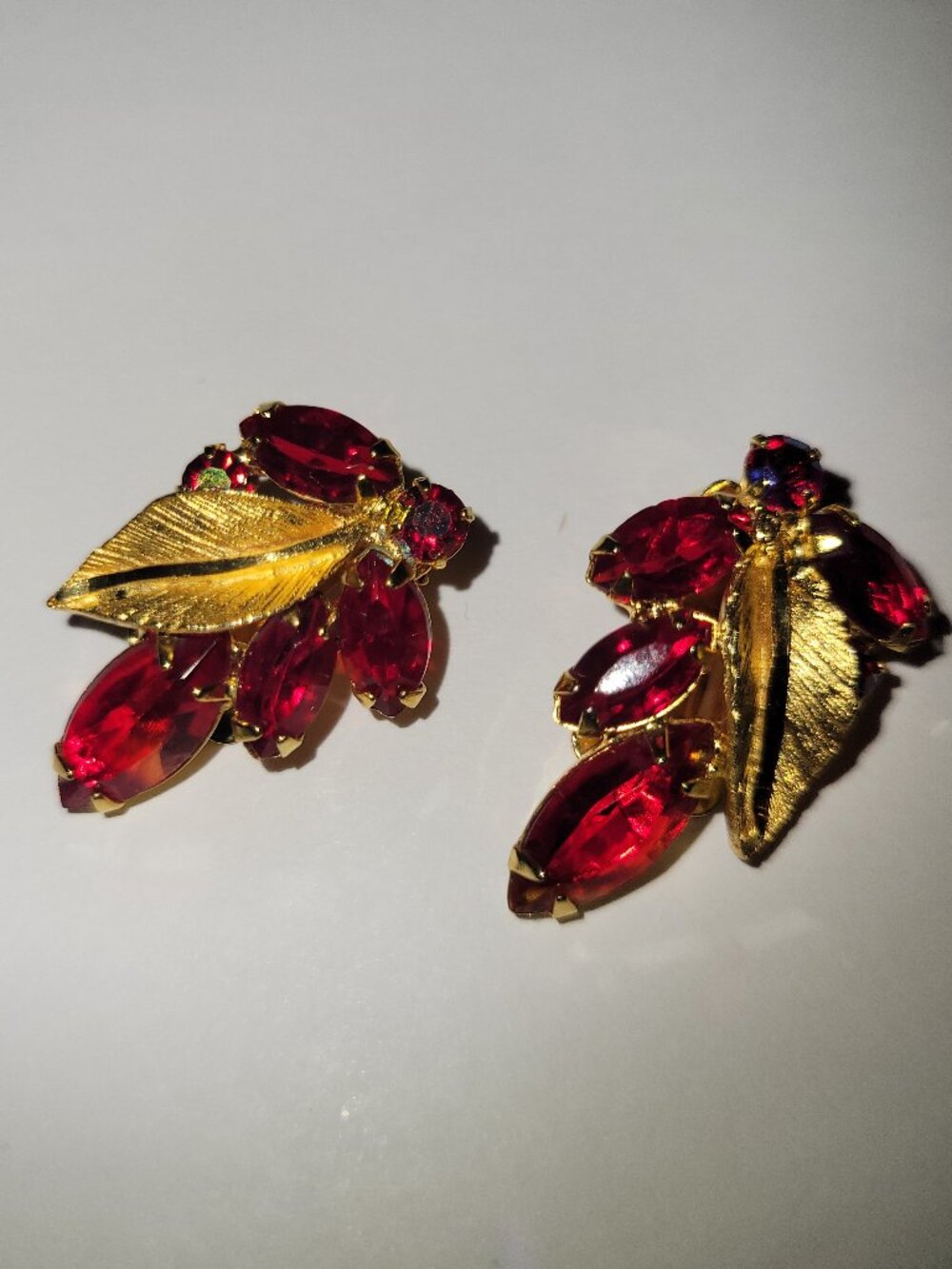 vintage weiss clip on earringsVintage WEISS Clip On Earrings 1950s Gold Tone Hug